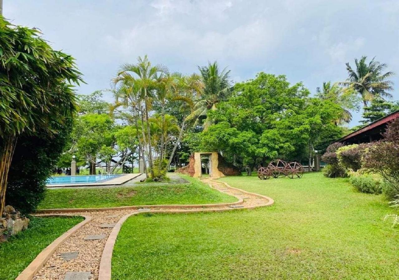 Dampe Resort Piliyandala Dış mekan fotoğraf