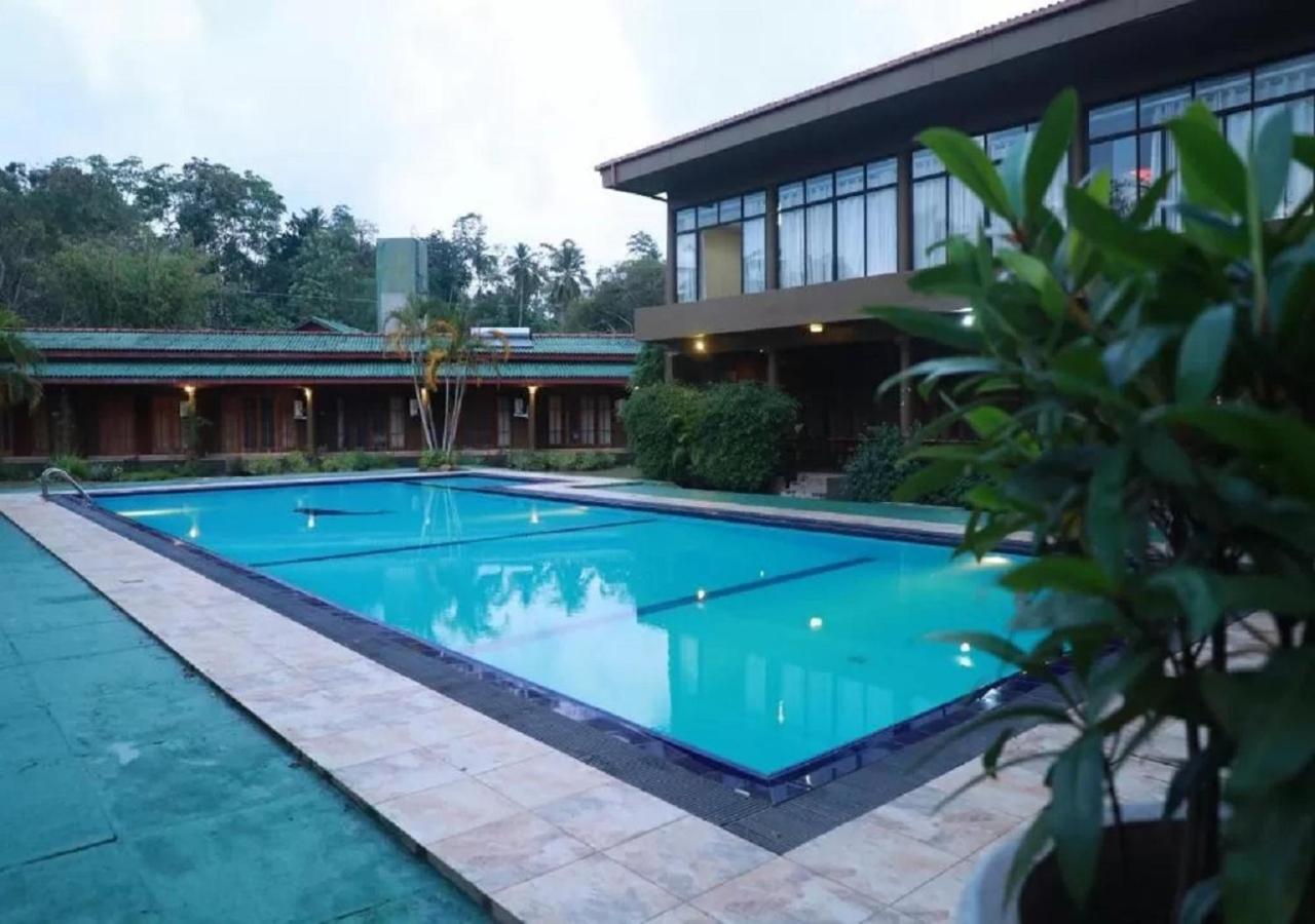 Dampe Resort Piliyandala Dış mekan fotoğraf